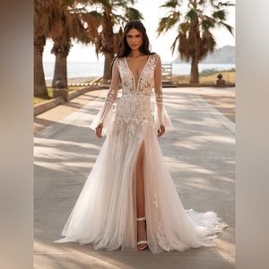 Brand new (never worn) Pronovias Tyson wedding dress